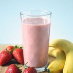 اسموتی موز و توت فرنگی